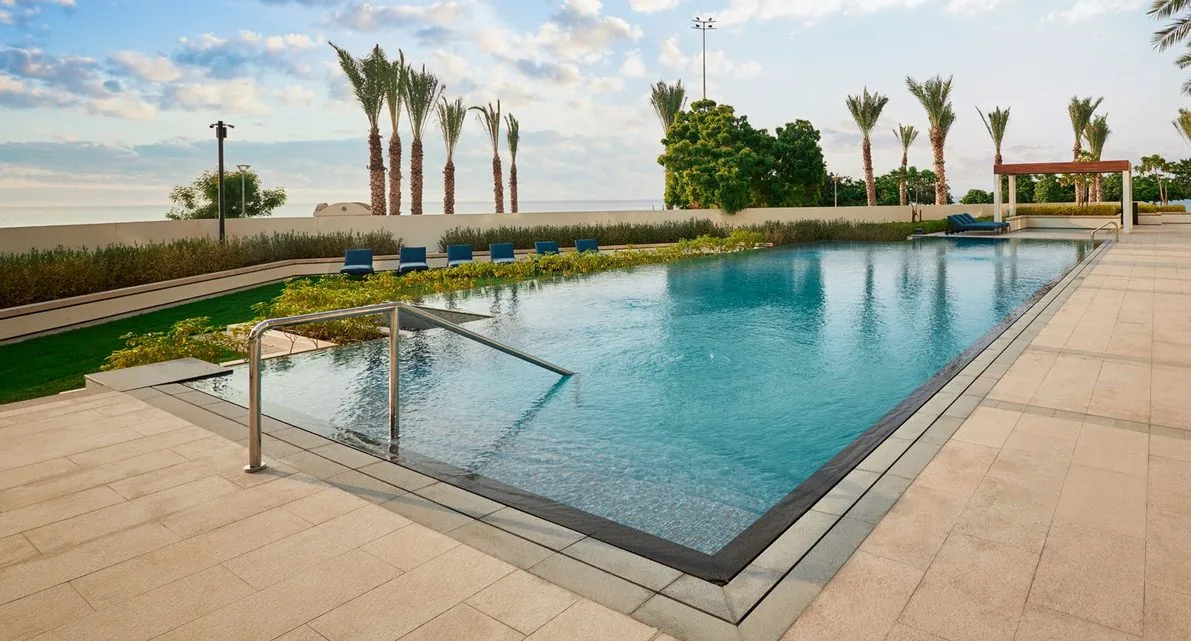Residences pool overlooking the sea